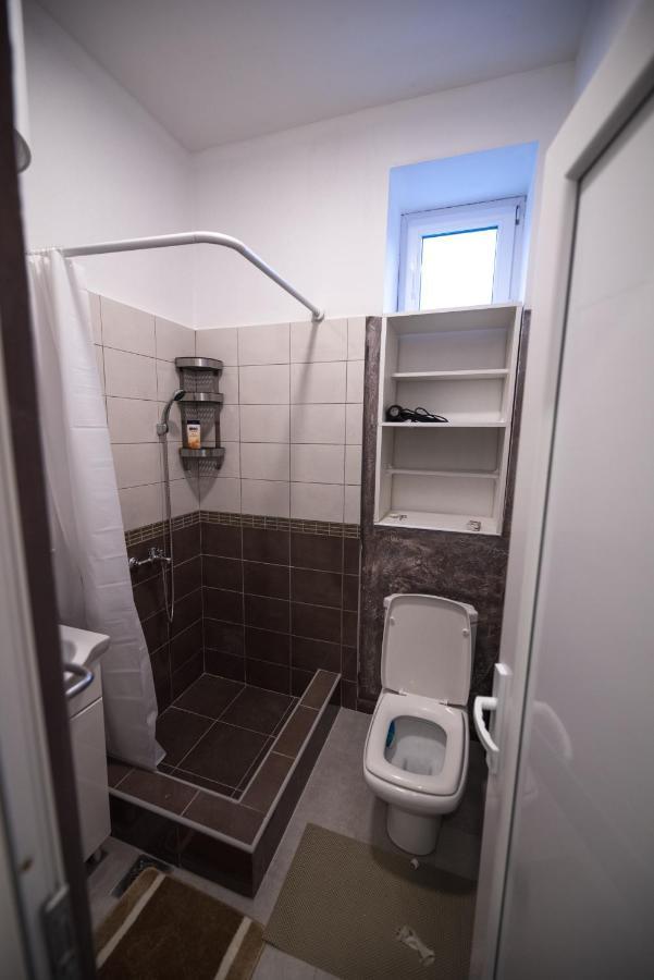 Hostel Evropa Nikšić エクステリア 写真