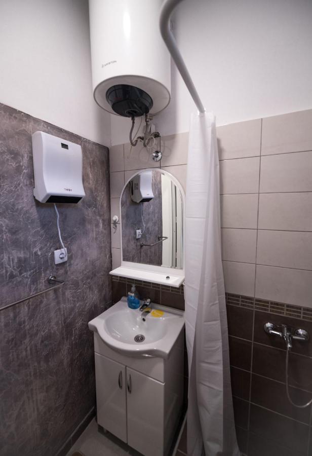 Hostel Evropa Nikšić エクステリア 写真