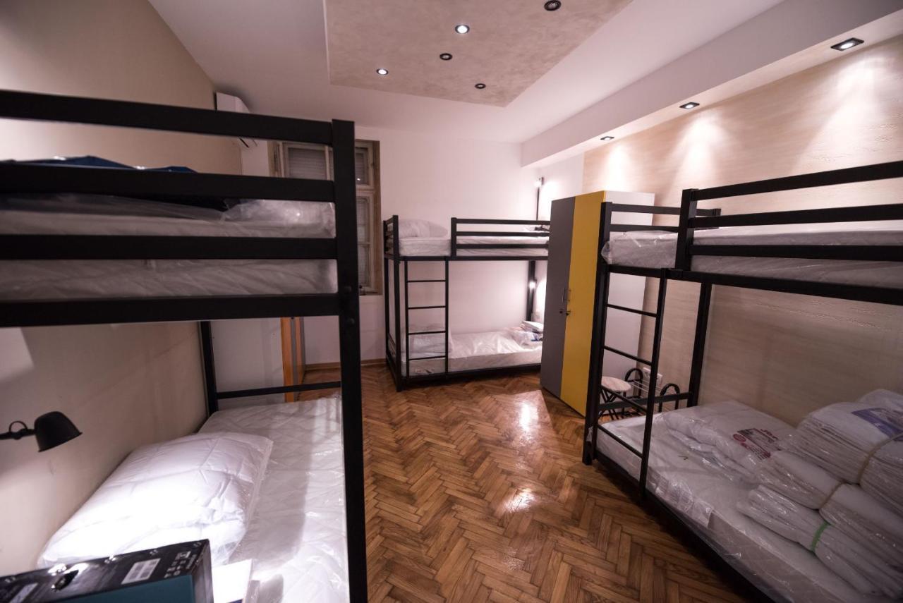 Hostel Evropa Nikšić エクステリア 写真