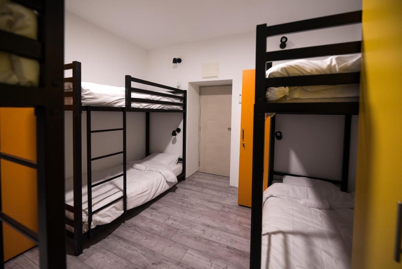Hostel Evropa Nikšić エクステリア 写真