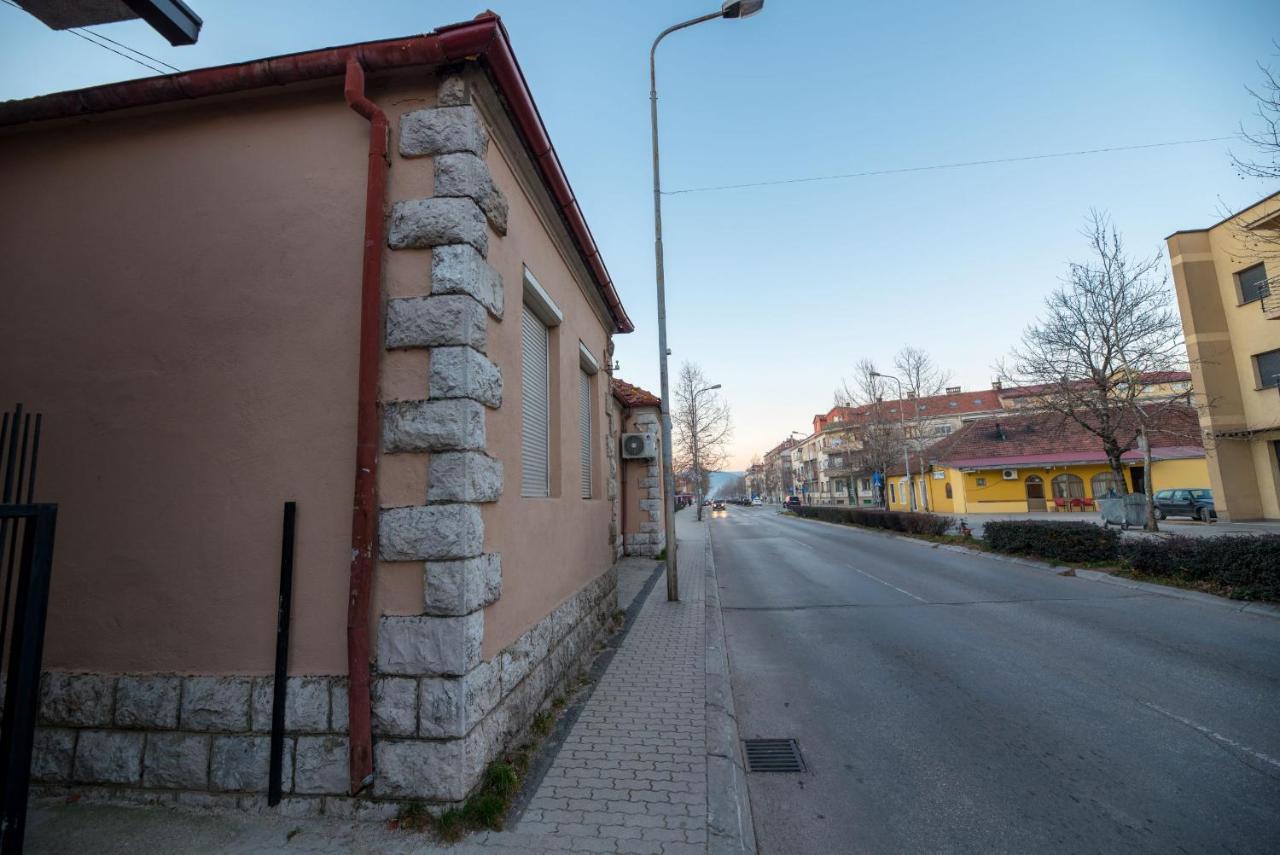 Hostel Evropa Nikšić エクステリア 写真