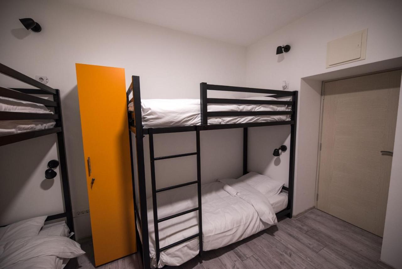Hostel Evropa Nikšić エクステリア 写真