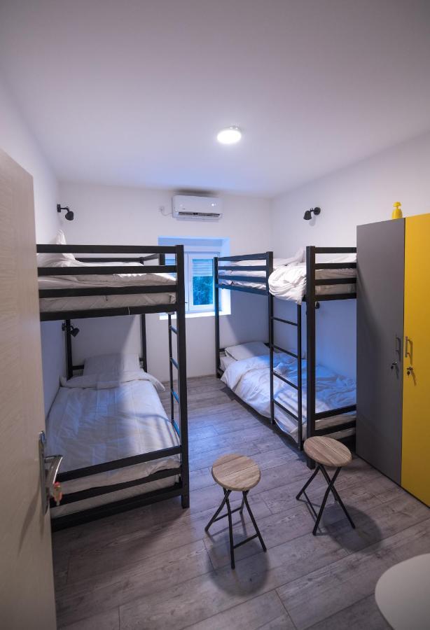 Hostel Evropa Nikšić エクステリア 写真