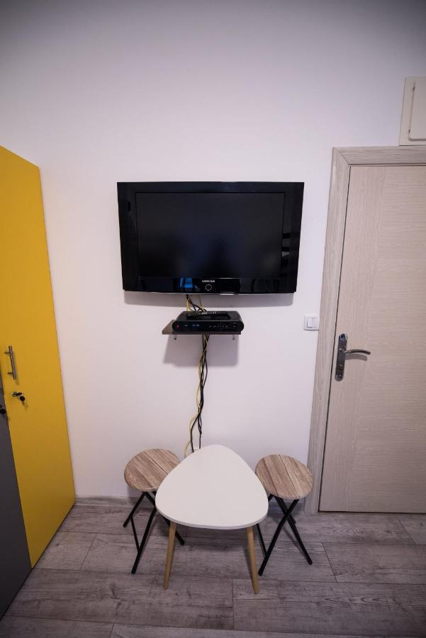 Hostel Evropa Nikšić エクステリア 写真
