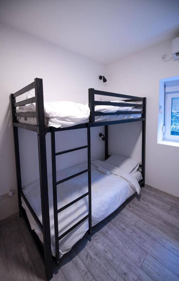 Hostel Evropa Nikšić エクステリア 写真