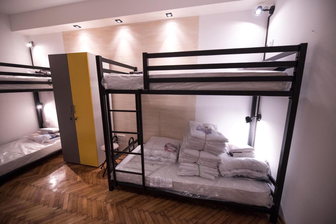 Hostel Evropa Nikšić エクステリア 写真